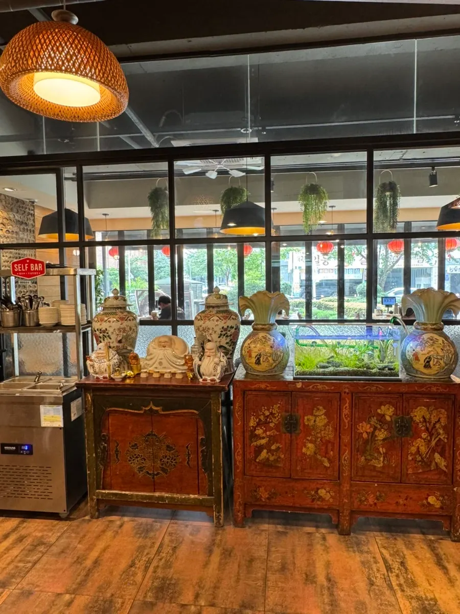 Interior atmosphere at Macheonchwi's Man-nyeon branch