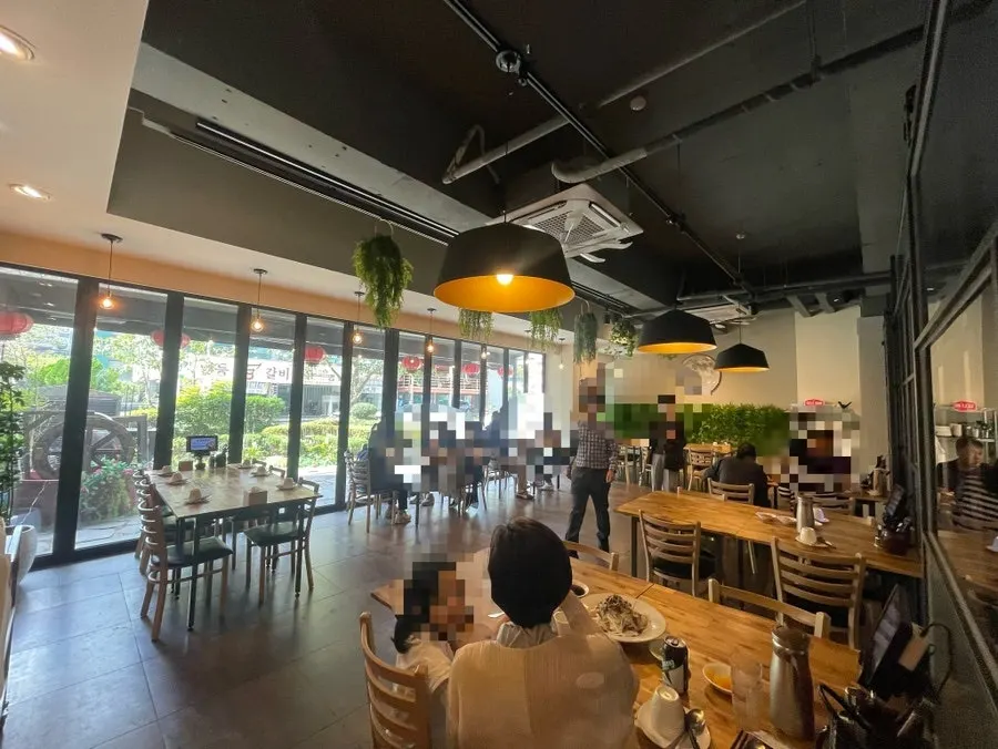 마천취 매장 내부 테이블 좌석