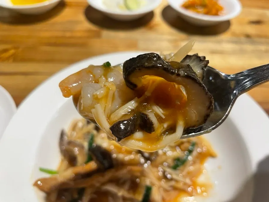 해삼과 버섯, 죽순이 들어간 류산슬