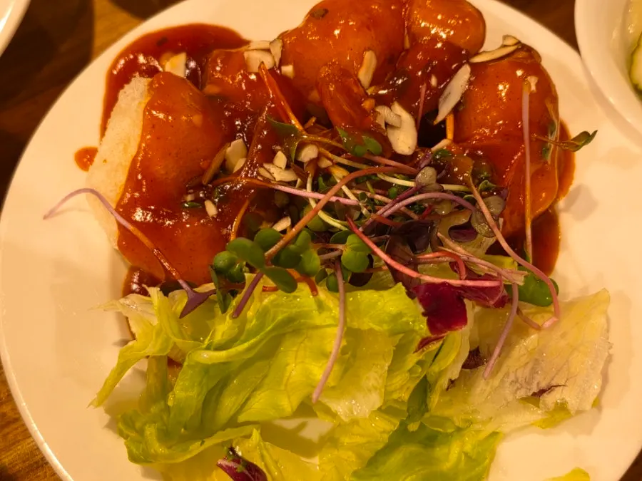A serving of ryu sansul plated on a dish