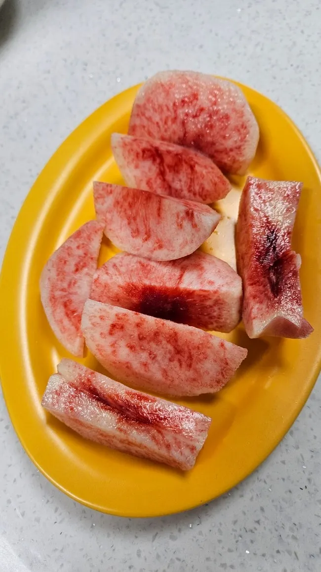 집에서 손질한 복숭아 단면