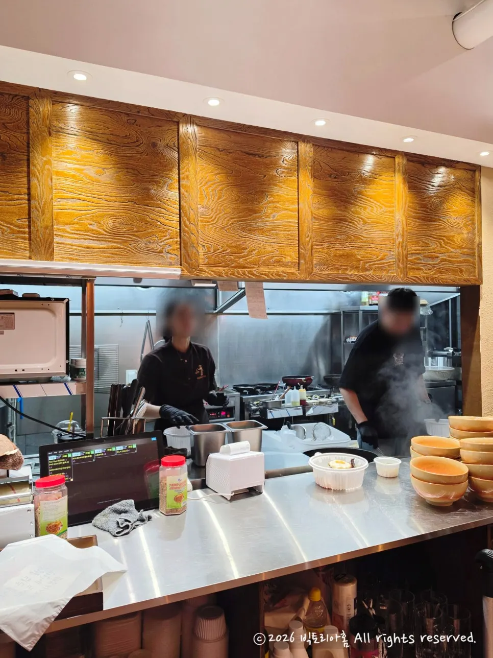 마담하오 오픈 주방과 홀 전경