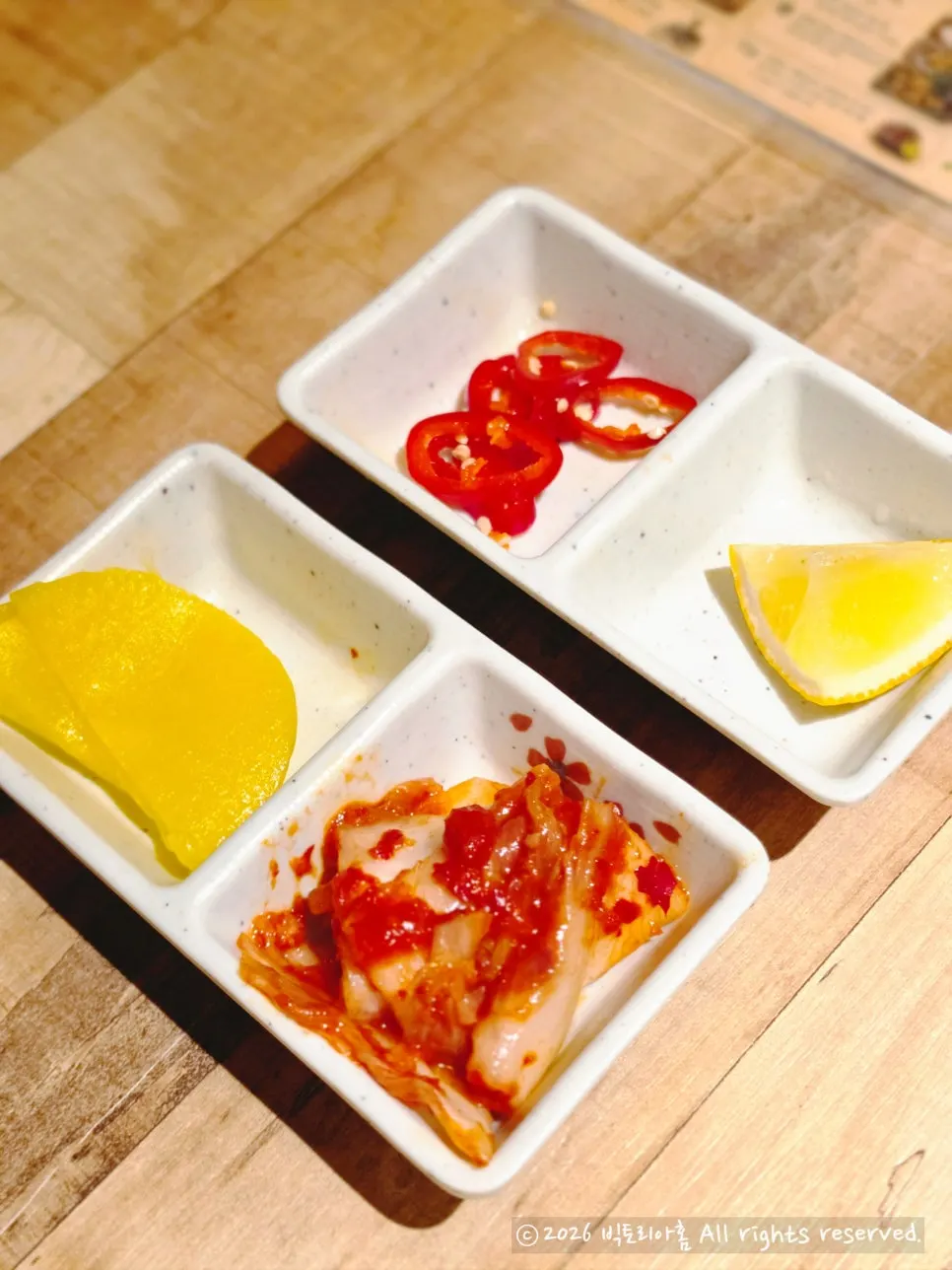 김치 단무지 레몬 빨간고추 기본 반찬