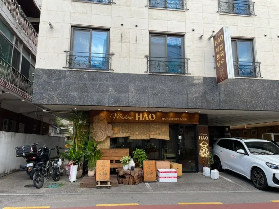 Exterior of Madam Hao on World Cup-ro 193beon-gil, Yeongtong-gu, Suwon