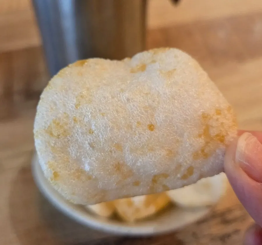 바삭한 알새우칩 접시