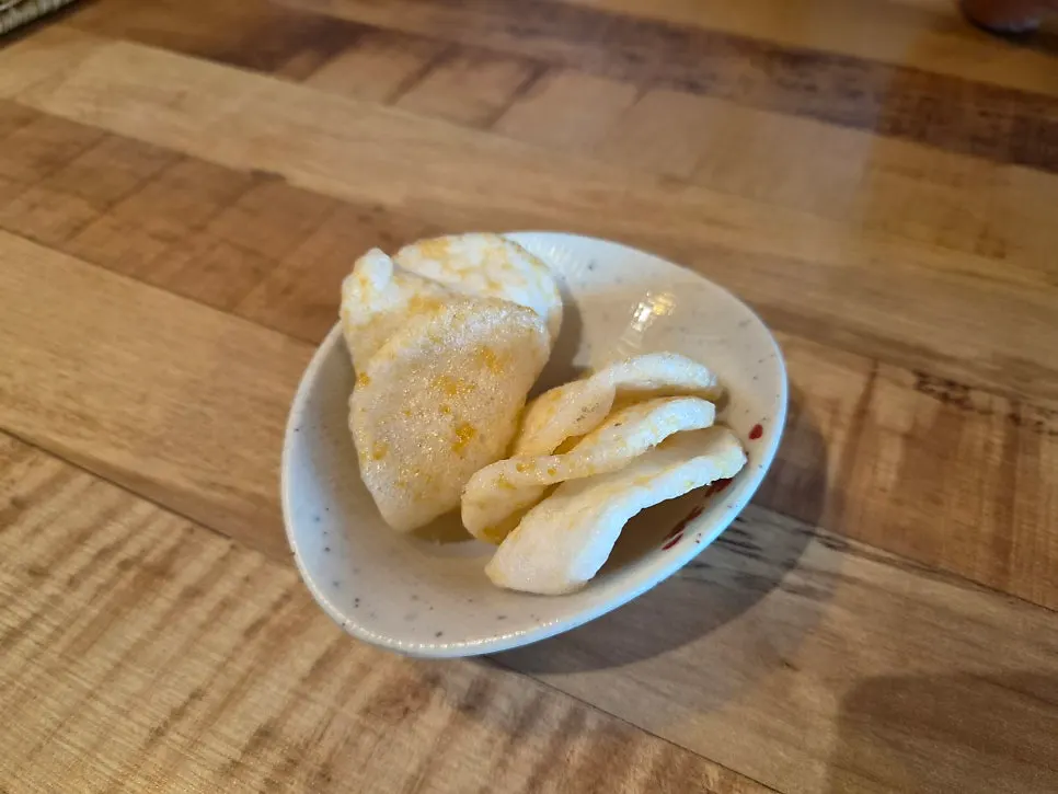 Shrimp chips served as a welcome snack