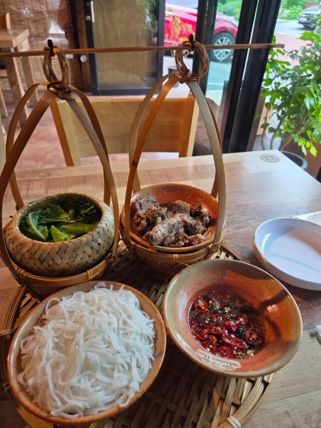 Madam Hao's bun cha served in bamboo baskets