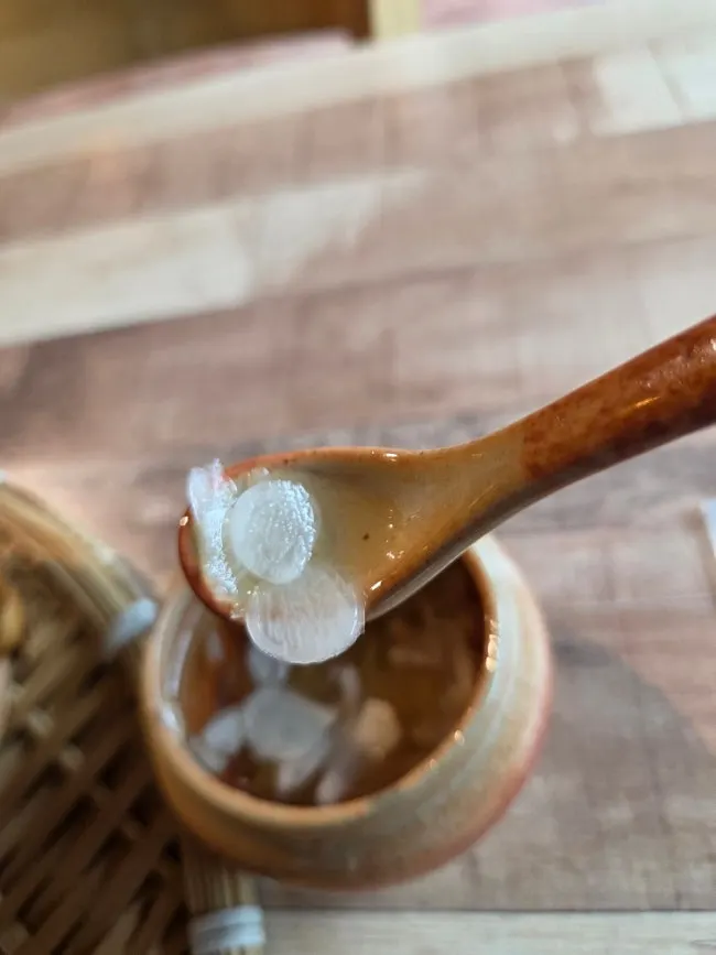 Smoky grilled meat and chili in the dipping sauce