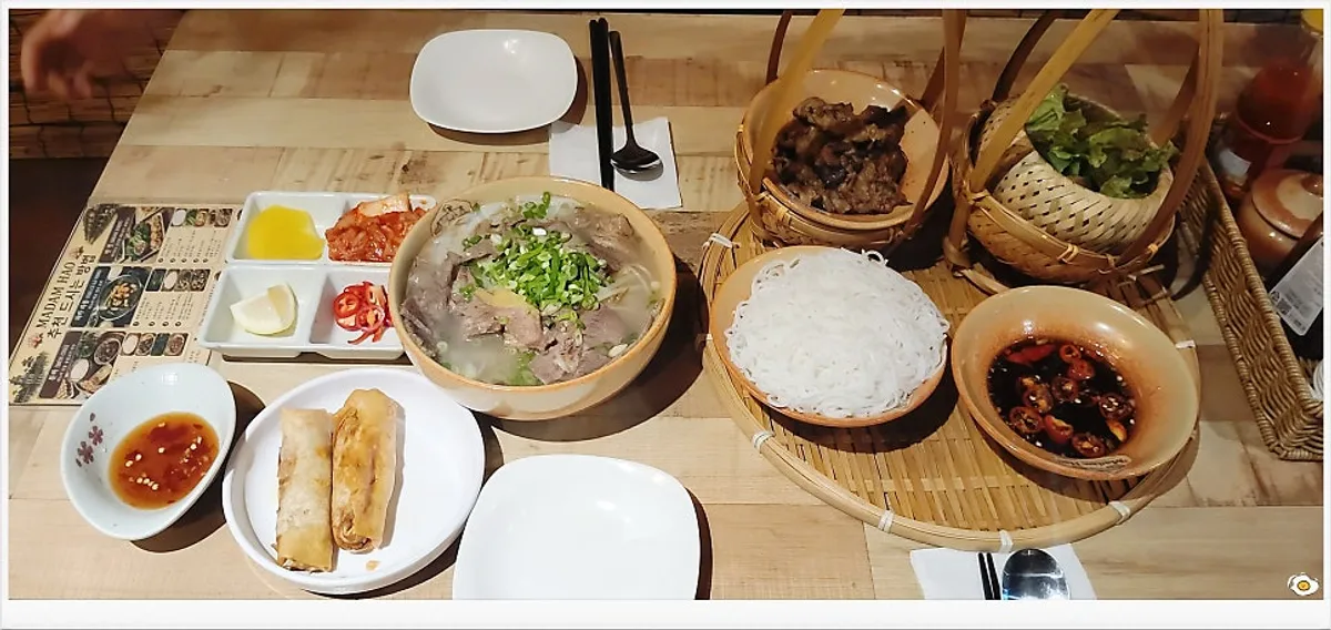 마담하오 분짜 한 상 차림