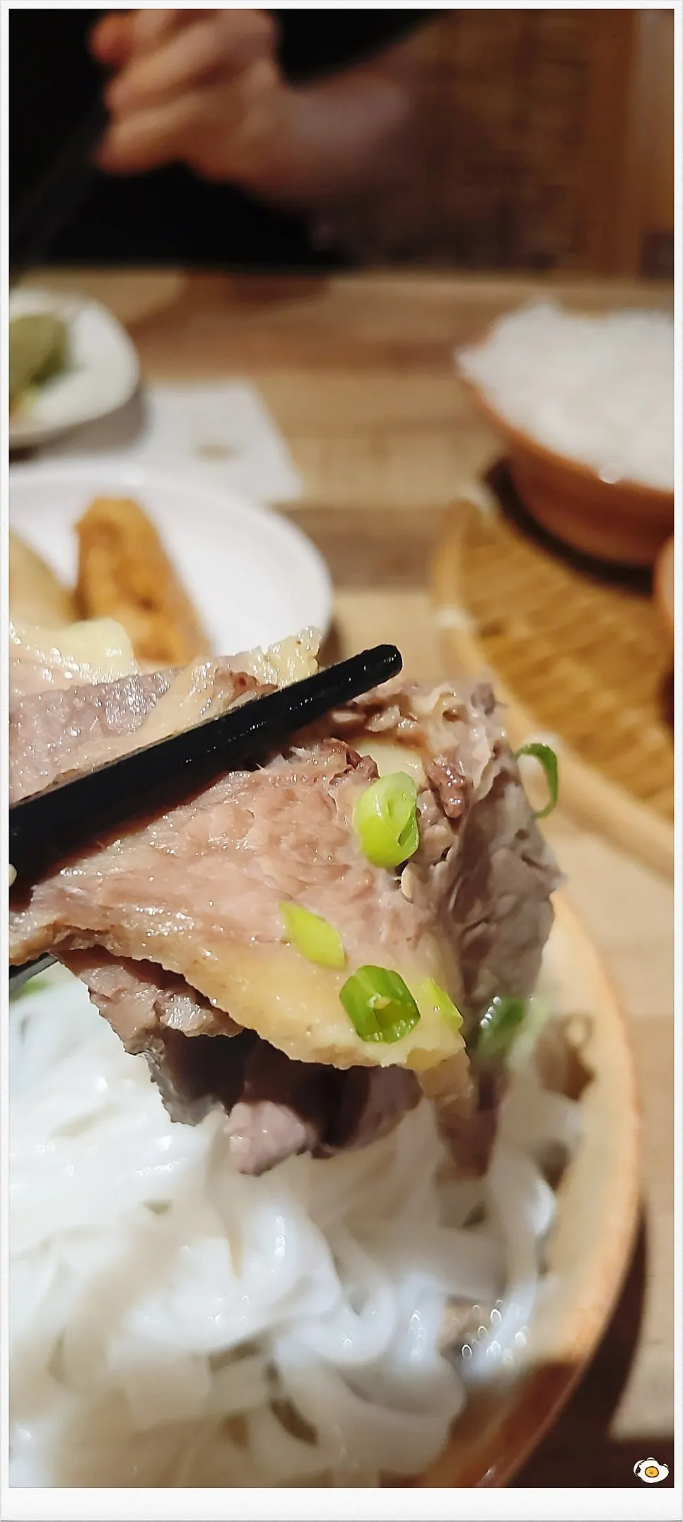 부드럽게 썰린 양지고기