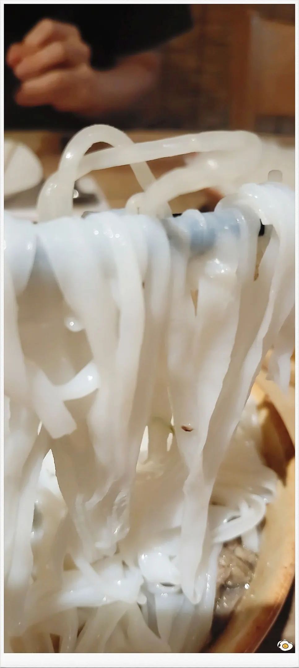 양지쌀국수 국물 한 숟가락