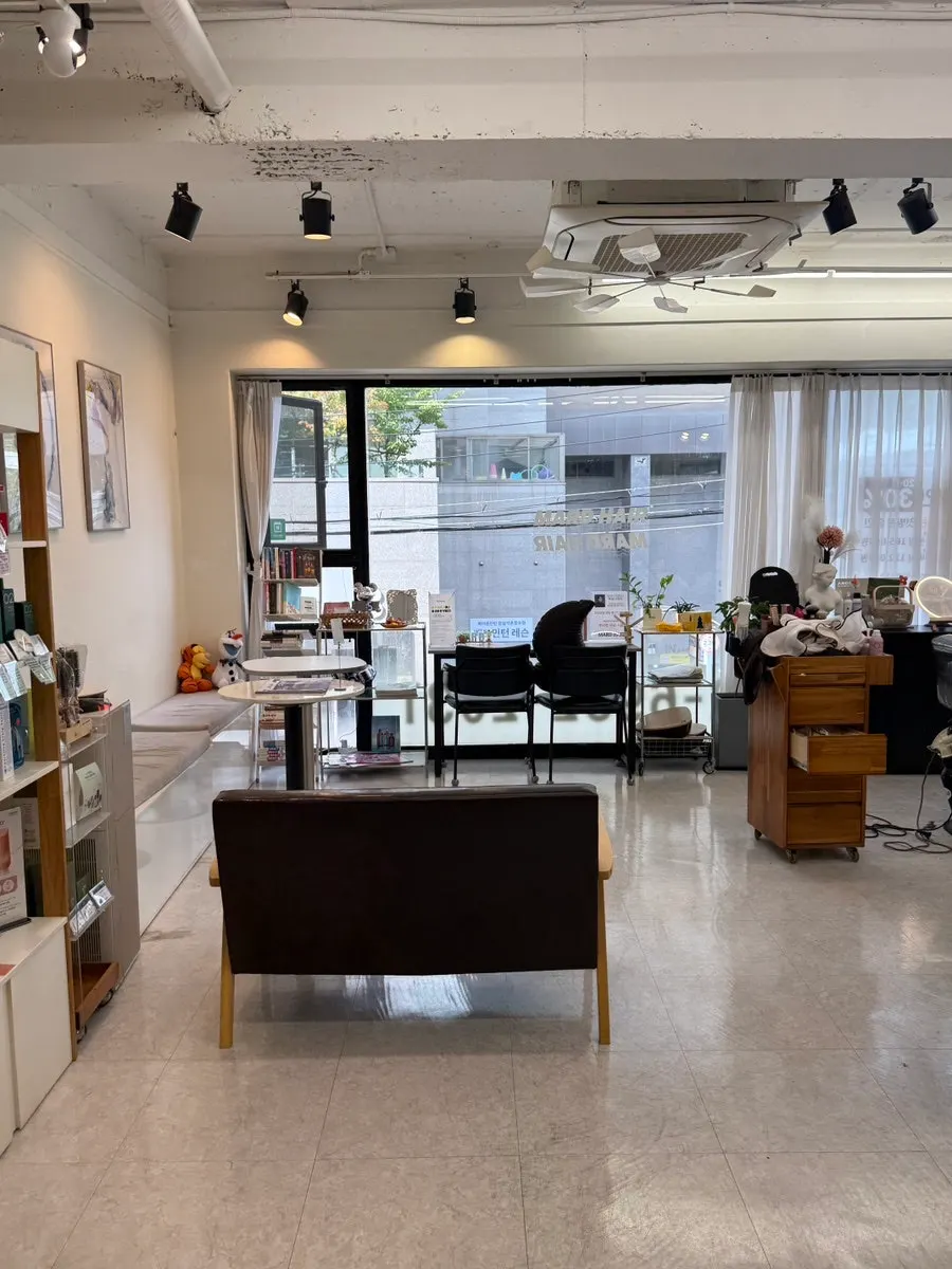 Interior atmosphere of Mad Hair's 2nd-floor salon