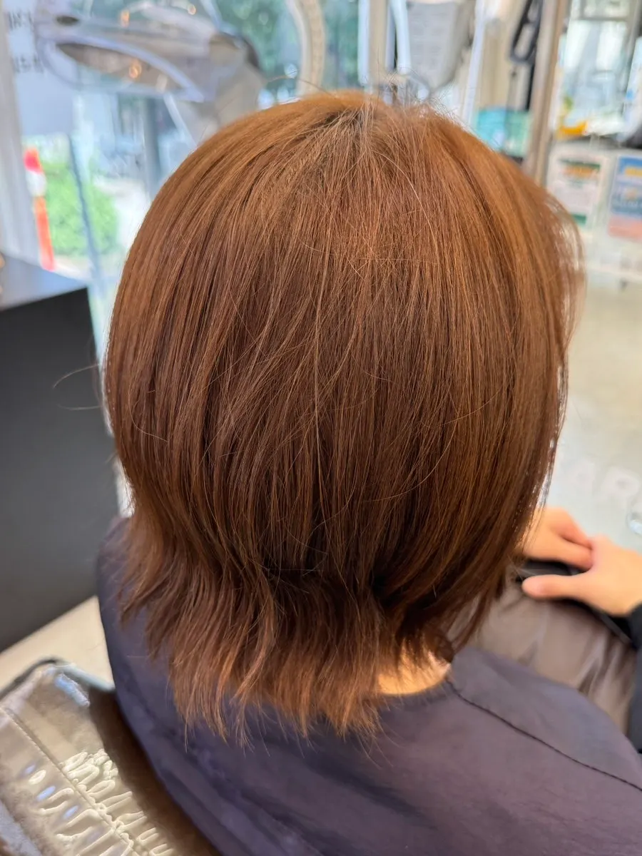 Color consultation scene at Mad Hair