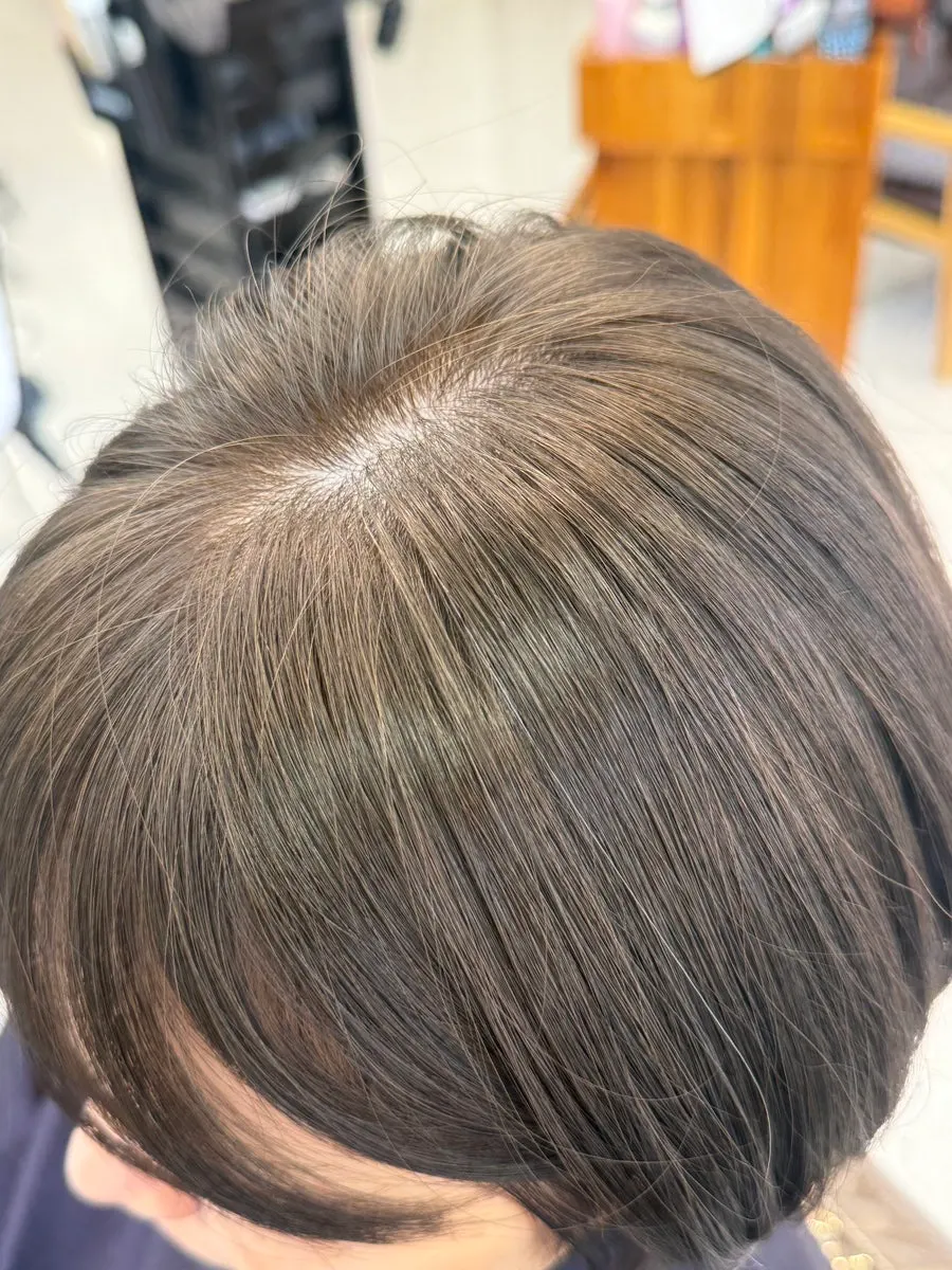 Low-effort matte brown hair for everyday wear