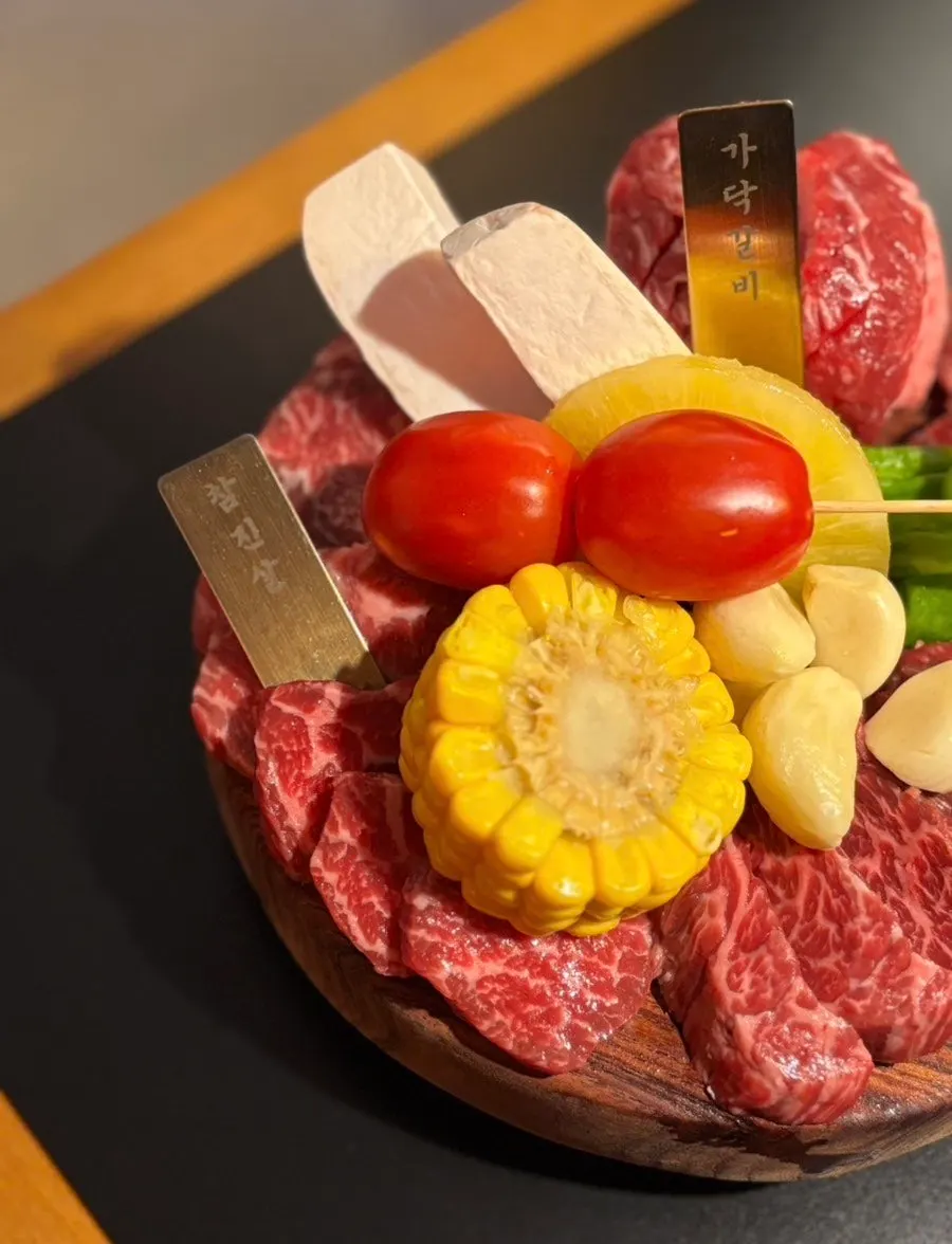 참진살·안거미살·가닥갈비가 놓인 접시