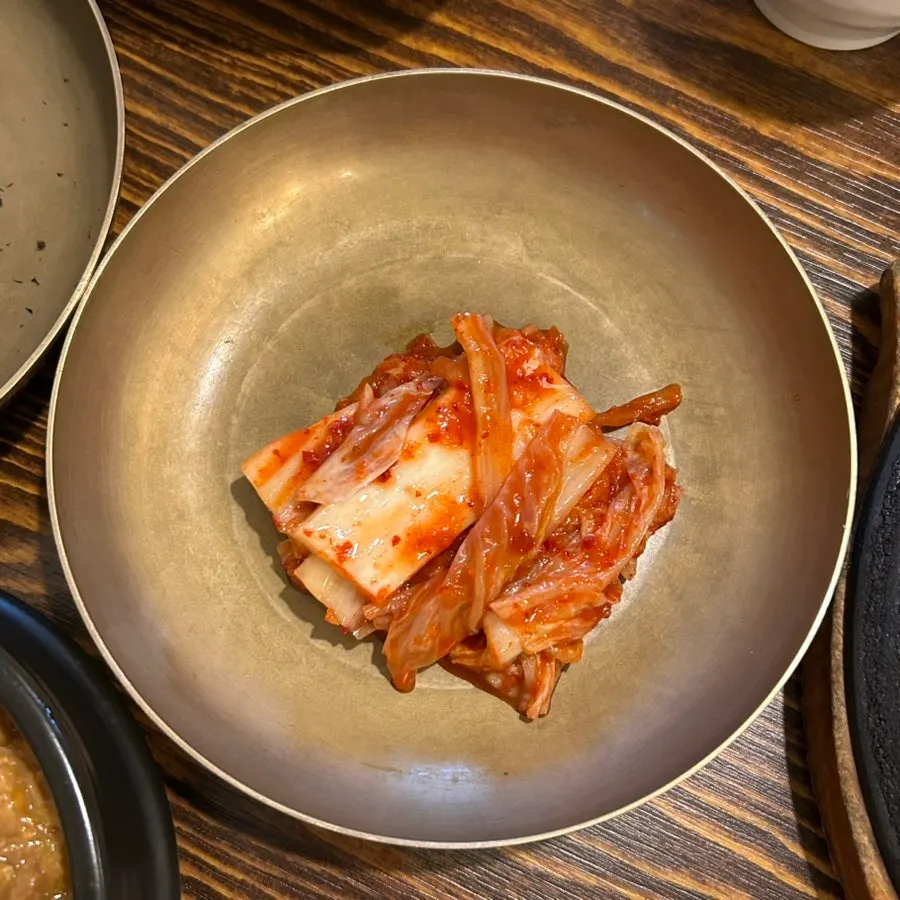 넉넉하게 담긴 반찬