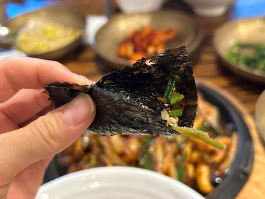 곤드레밥에 쭈꾸미 올린 한입