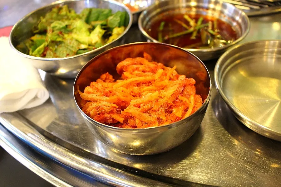 Kimchi, bean sprouts and garlic to grill on one side of the plate