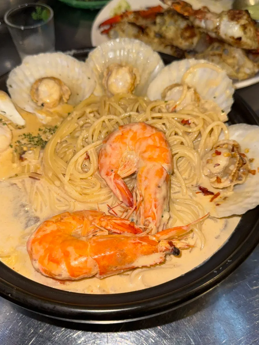 Maenggu Pocha's spicy seafood cream pasta