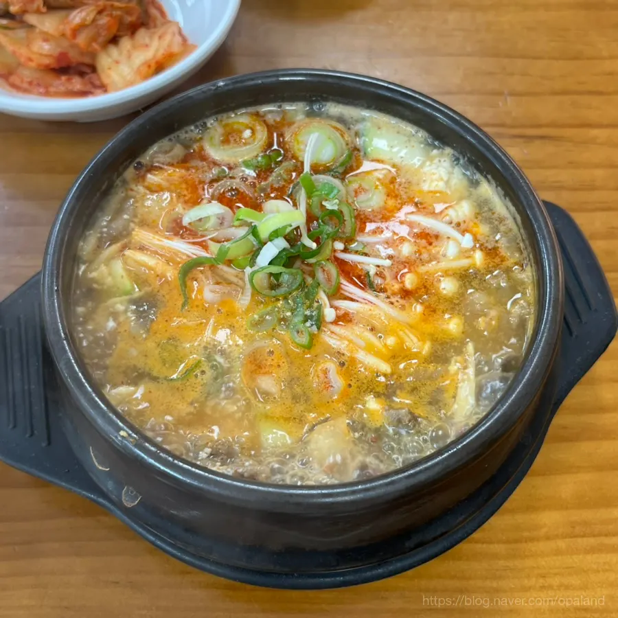 뚝배기에 끓여 나온 한우 순두부