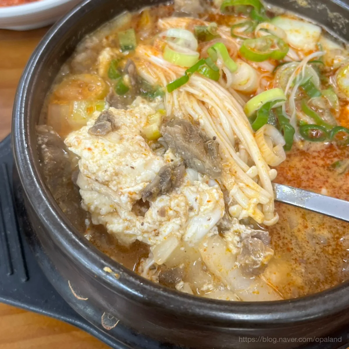 한우가 들어간 순두부찌개 한 그릇