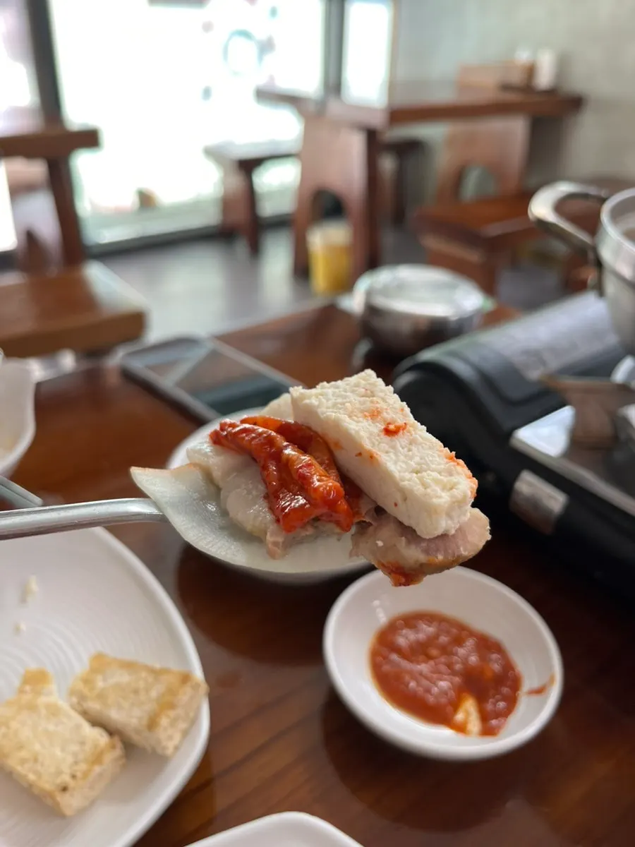 Bossam served with kimchi and tofu