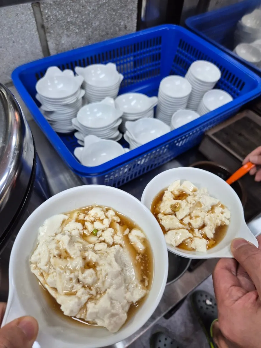 Tofu-making work area at Maetdolroman Deungchon Branch