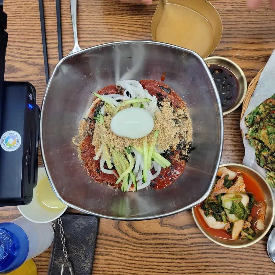 밑반찬 김치와 계란, 양념간장
