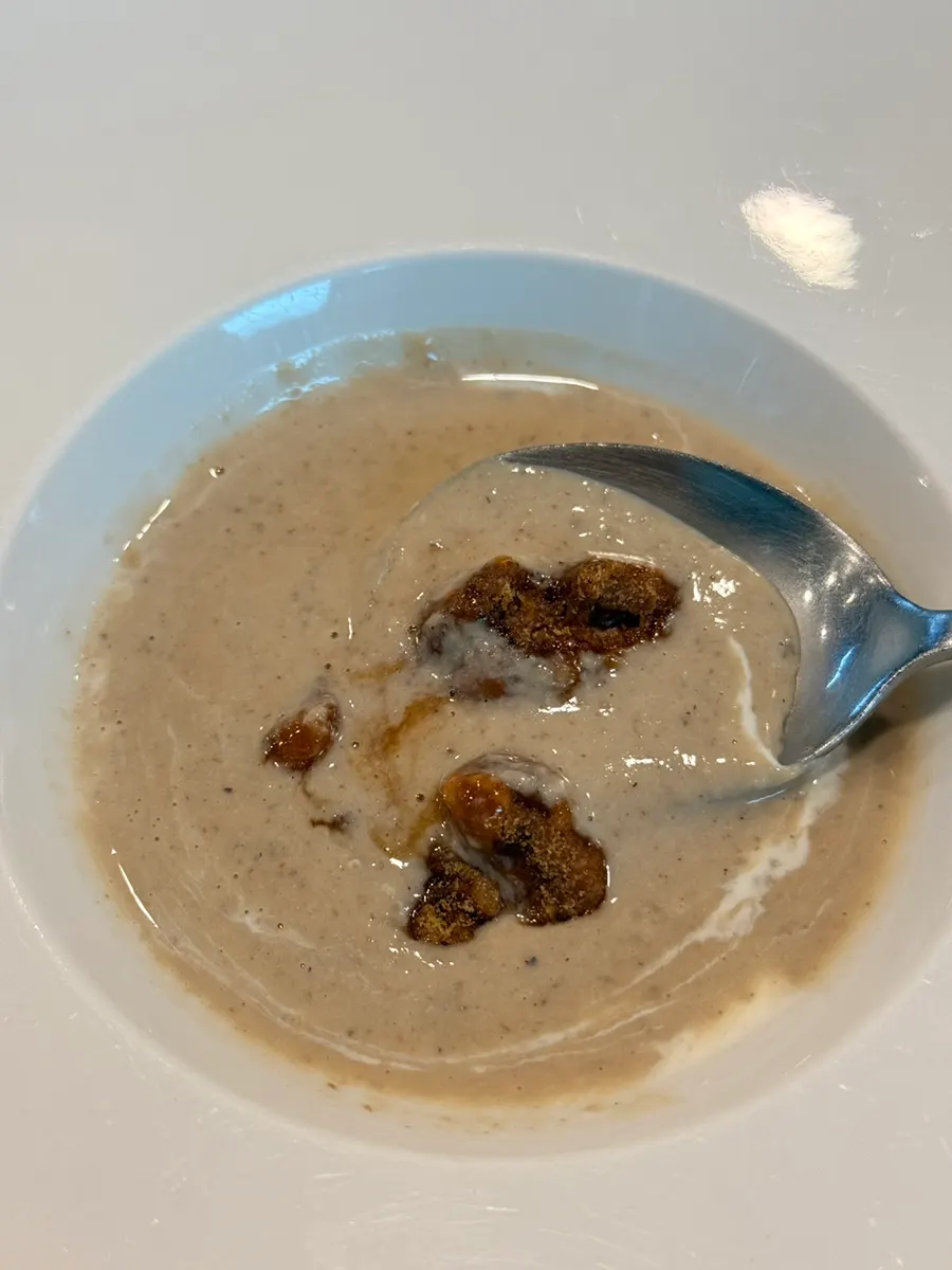 Cream soup topped with candied walnuts
