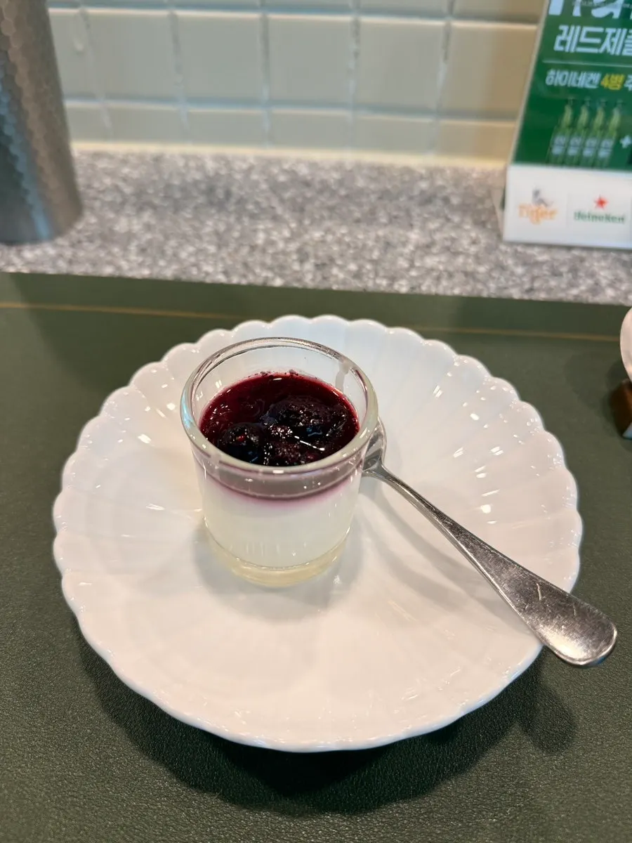 Don Tamguso's dessert: blueberry panna cotta