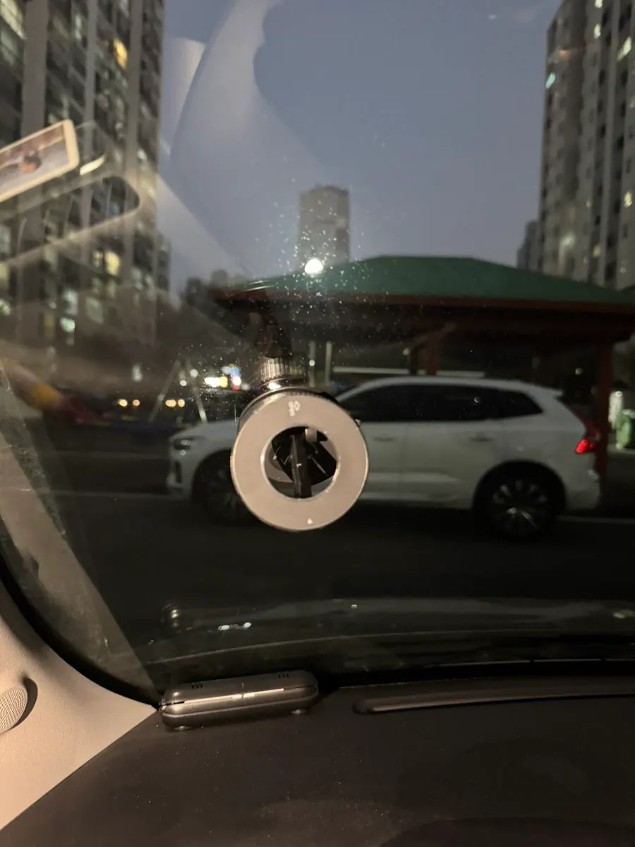 Smartphone navigation mounted inside a car