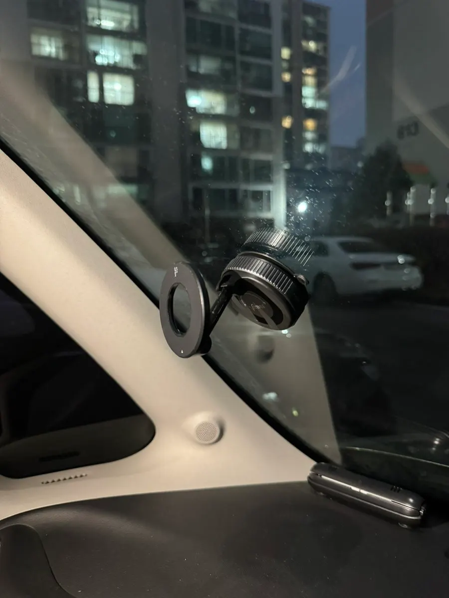 Car phone mount requirements for suction and magnetic strength