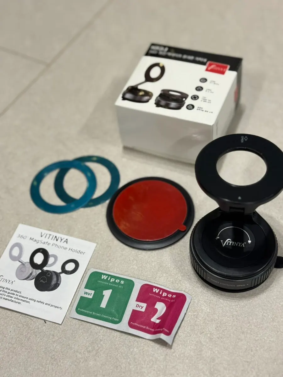 Mount attaching a smartphone with a magnet