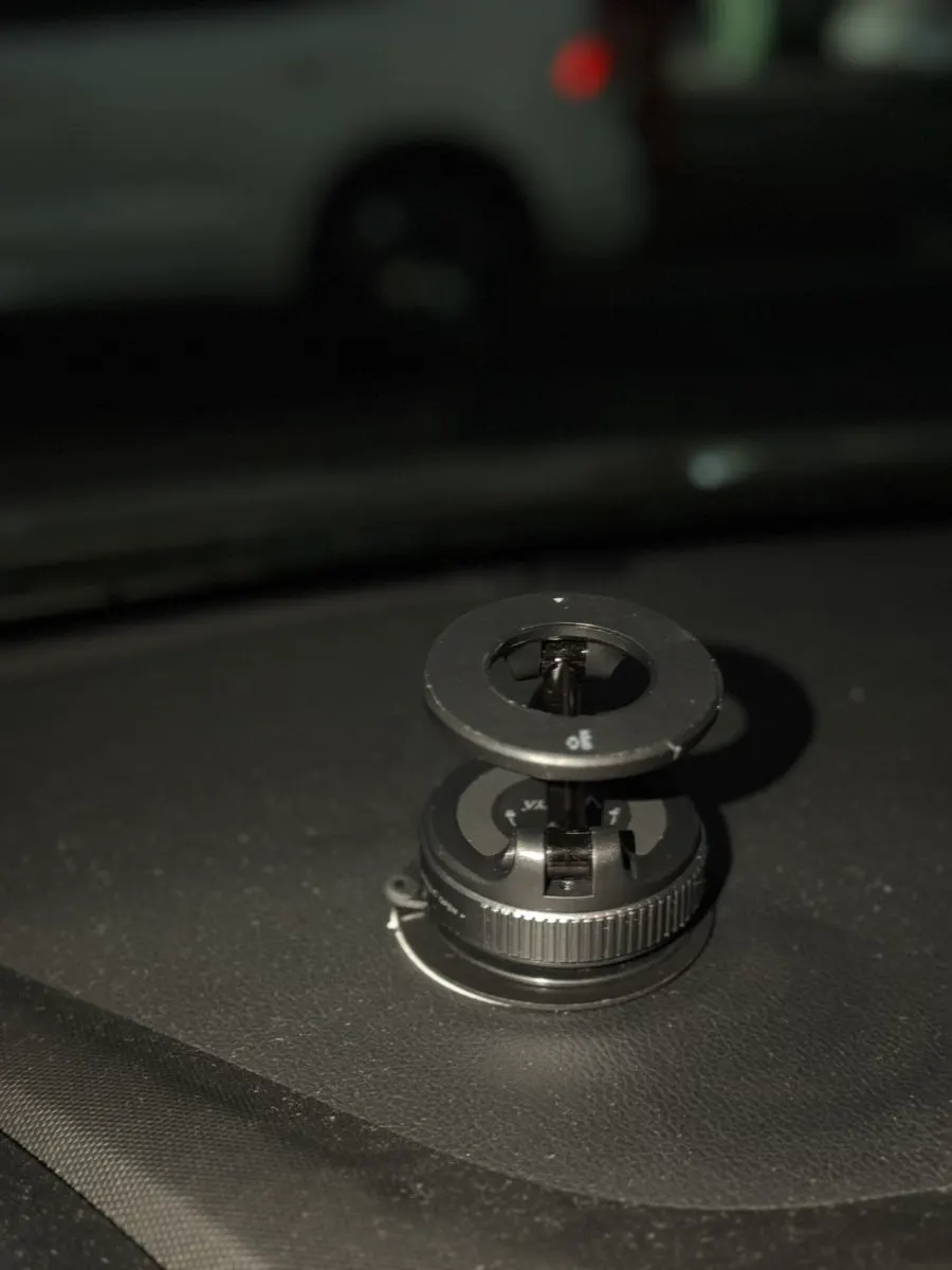 MagSafe magnetic car phone mount