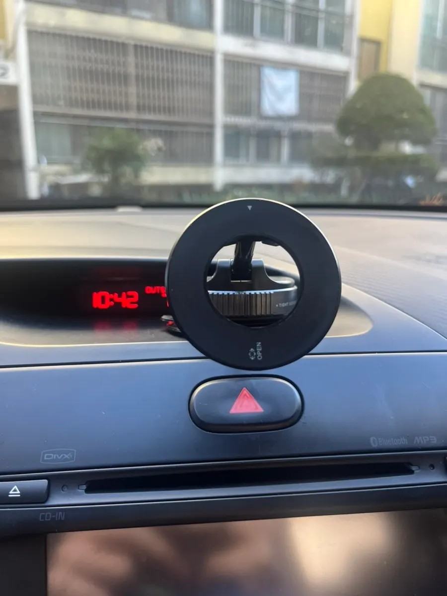 Matte-black car phone mount design