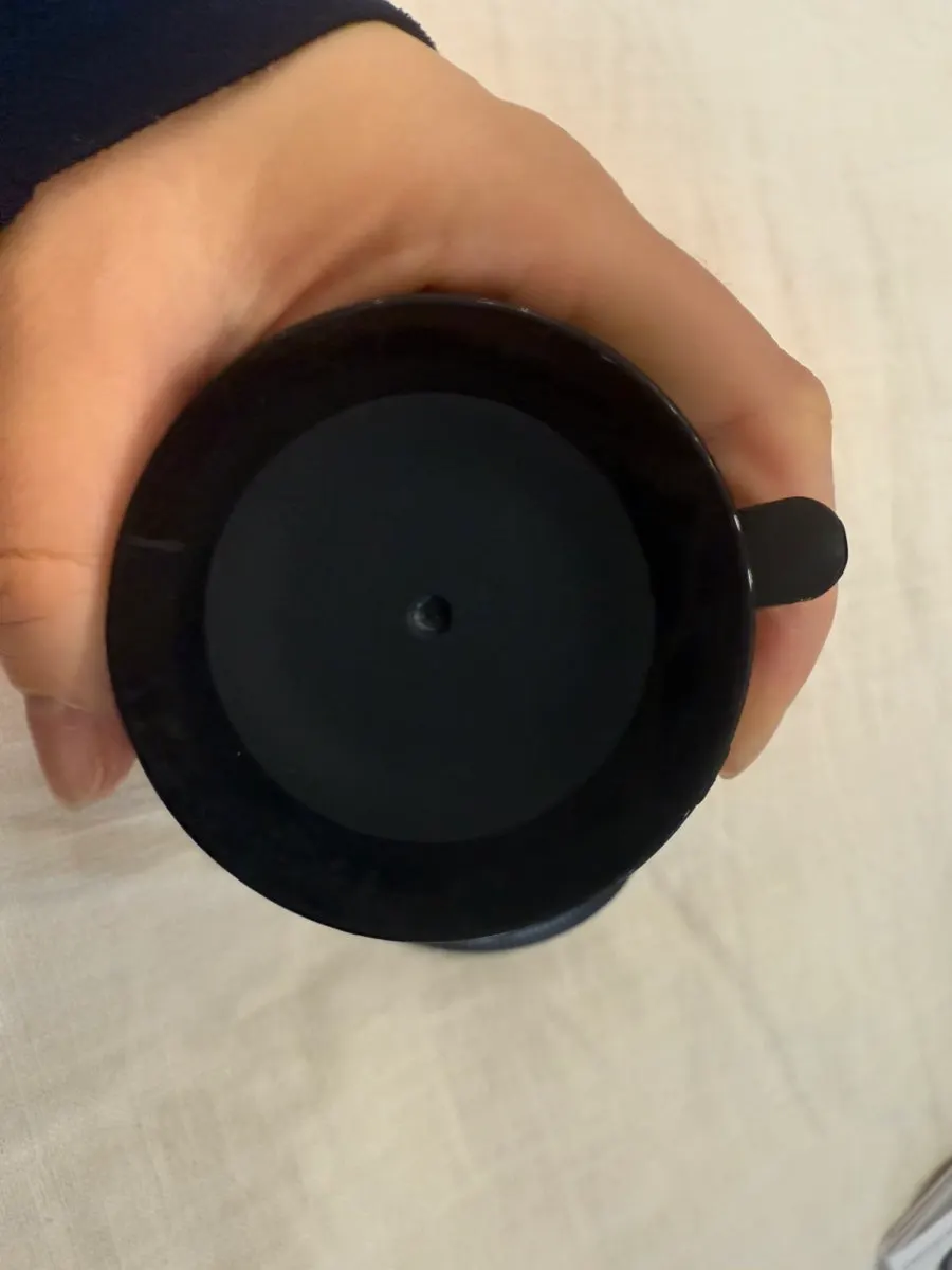 Vacuum-suction car phone mount