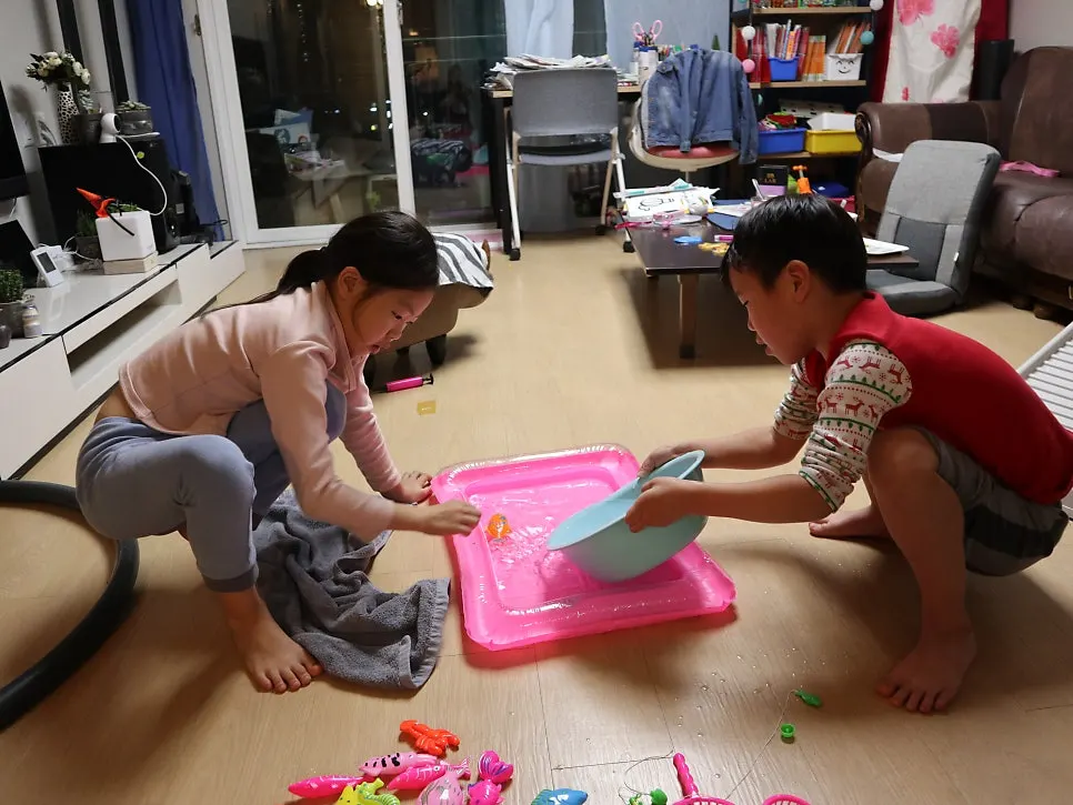 Filling the air mat with water