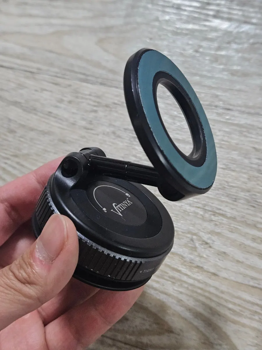 360-degree rotating MagSafe car mount