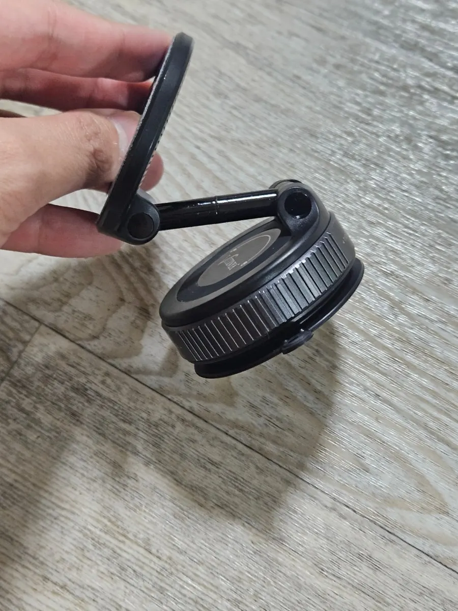 Car mount that switches between landscape and portrait