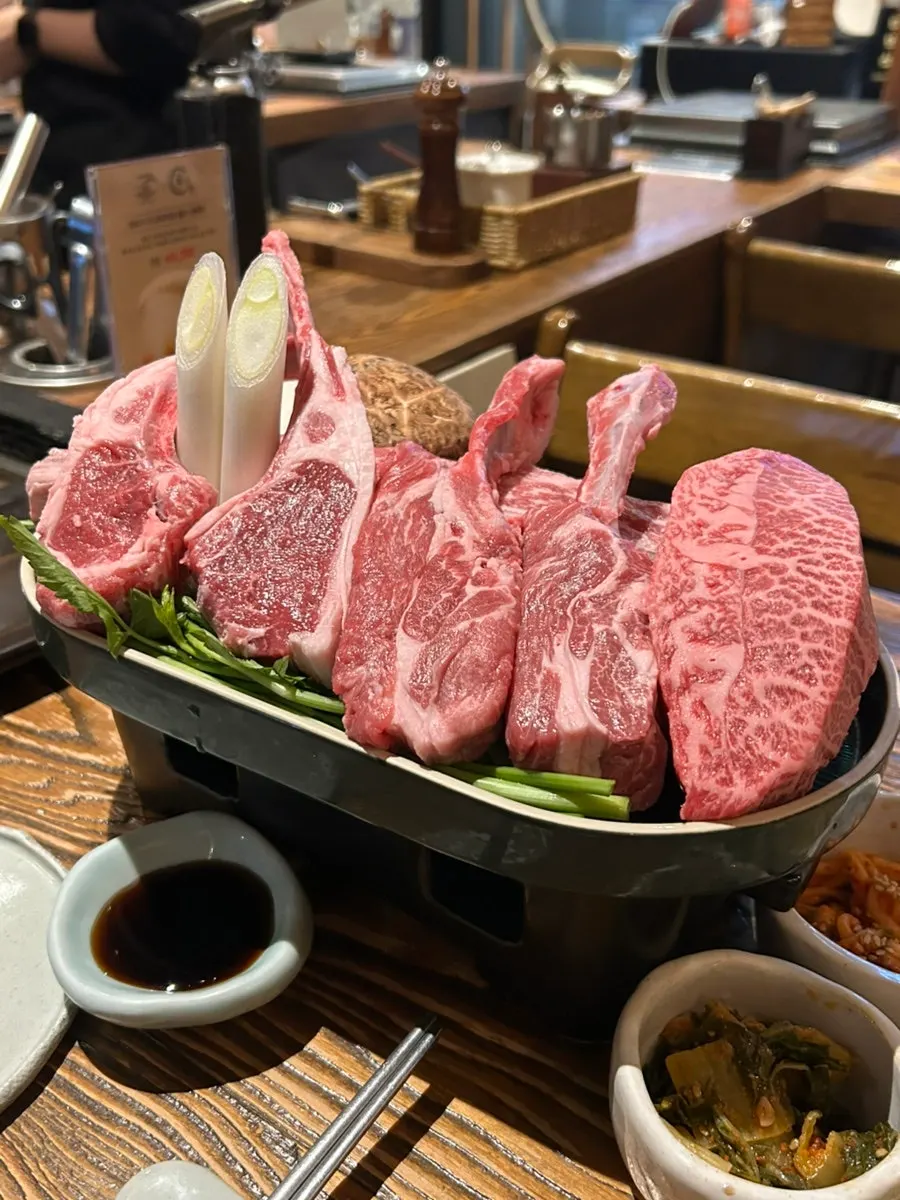 Beef and lamb set for three with accompaniments