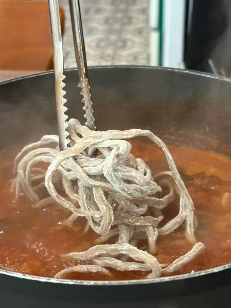 두툼한 손칼국수 면