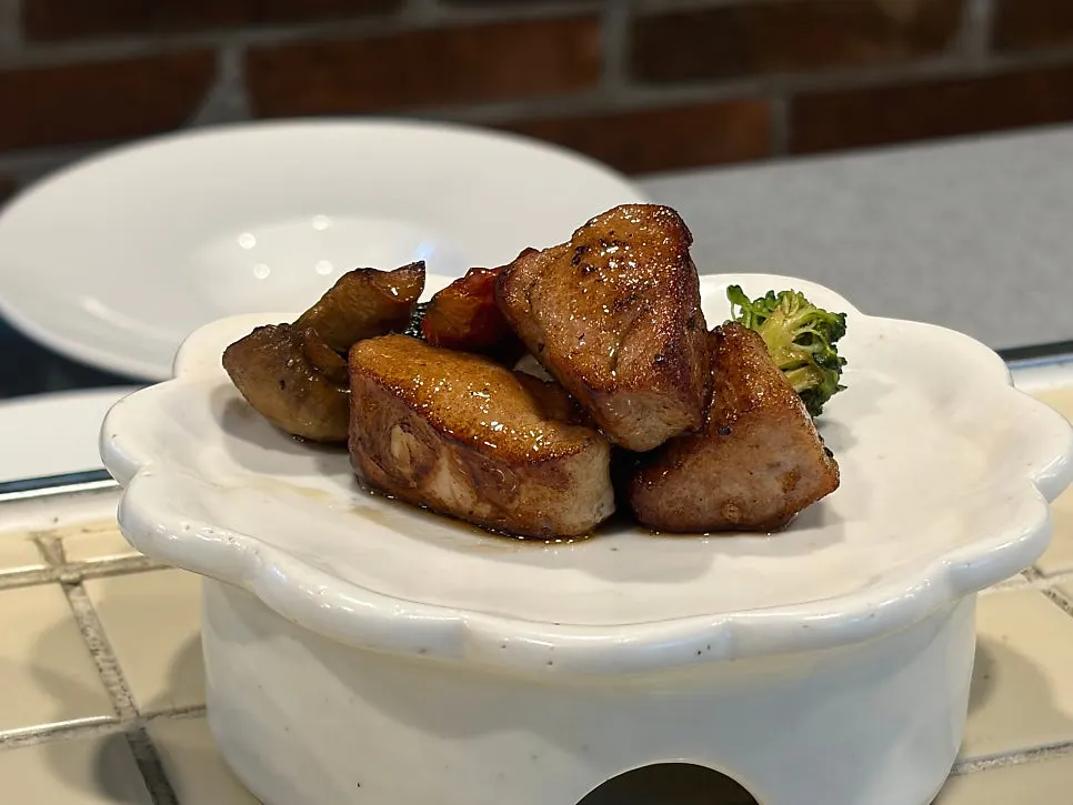 Pork tenderloin seared with truffle oil