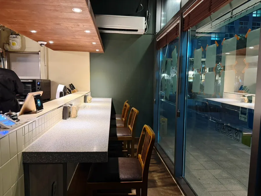 Quiet evening bar seating at Don Tamguso