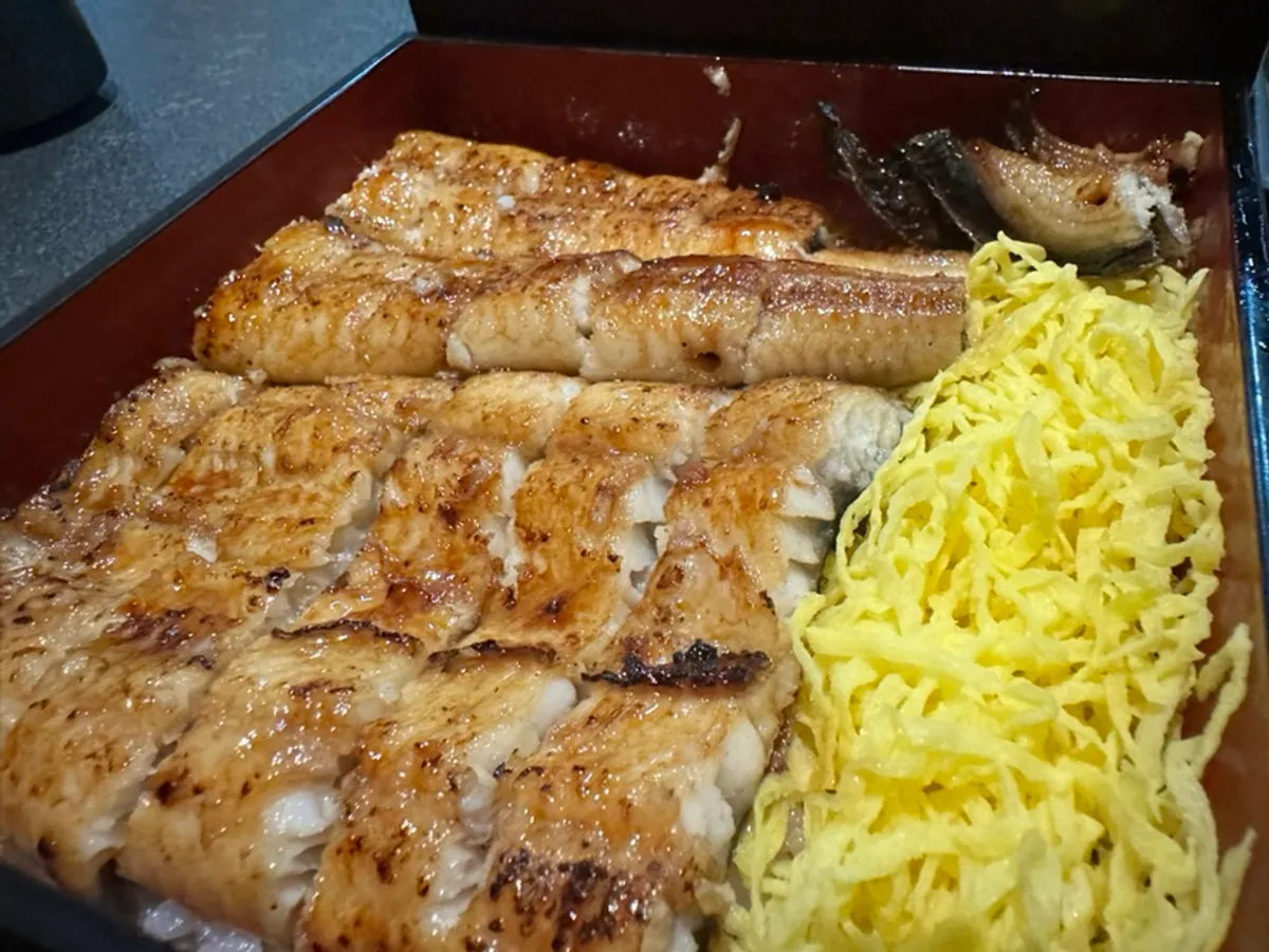 Hitsumabushi topped with plump eel
