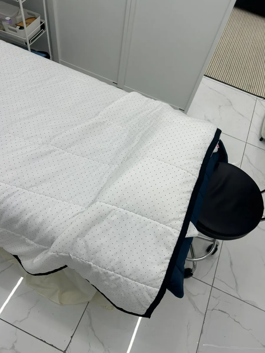 청결하게 유지된 속눈썹펌 시술대