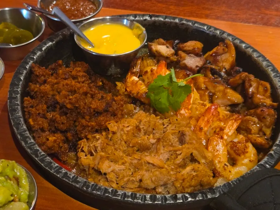 Taqueros Magok fajitas with refillable tortillas