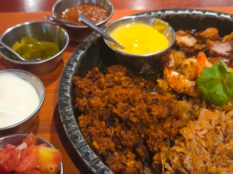 Taqueros Magok fajitas with refillable tortillas