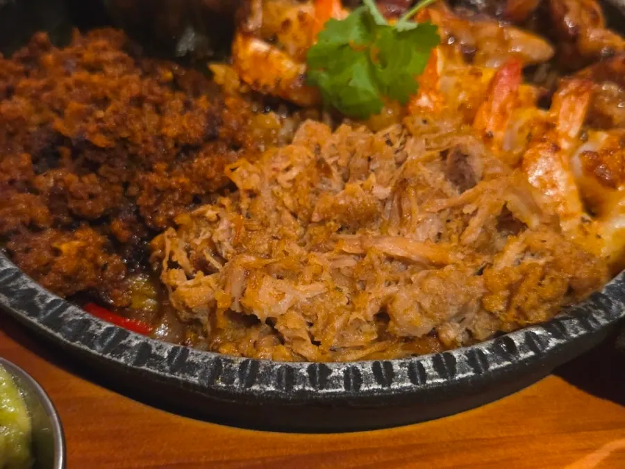 Taqueros Magok fajitas with refillable tortillas