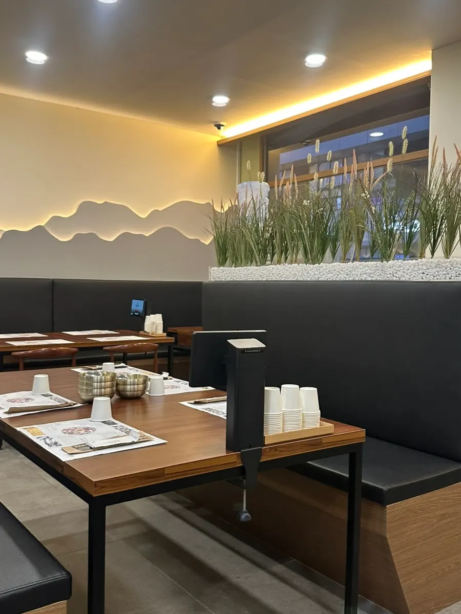 Mikodam seating suited to a meal with parents