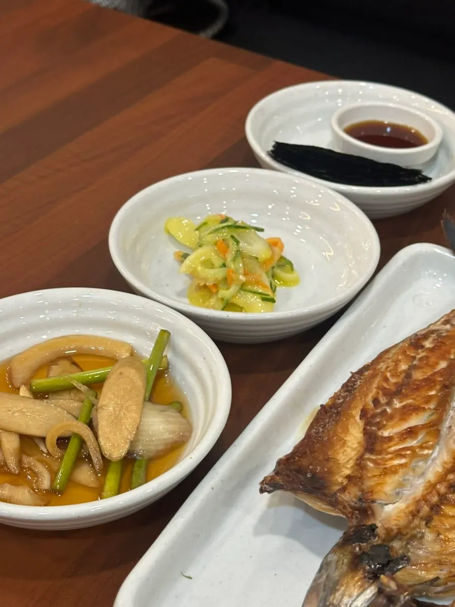 A full table of seaweed soup, seasoned cockle salad, and beef jeon